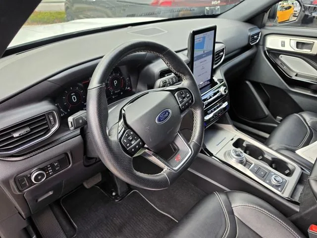 2023 Ford Explorer ST photo 16