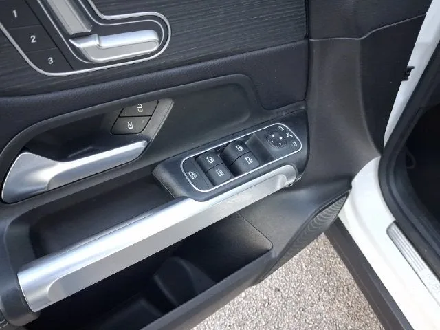 2020 Mercedes-Benz GLB GLB 250 photo 14