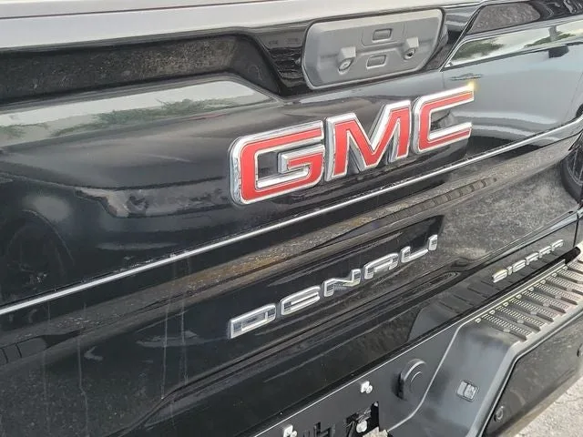 2023 GMC Sierra 2500HD Denali photo 5