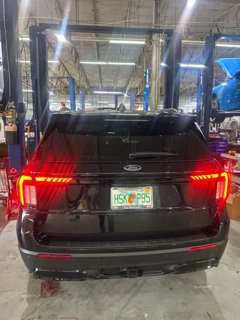 2025 Ford Explorer ST-Line photo 8