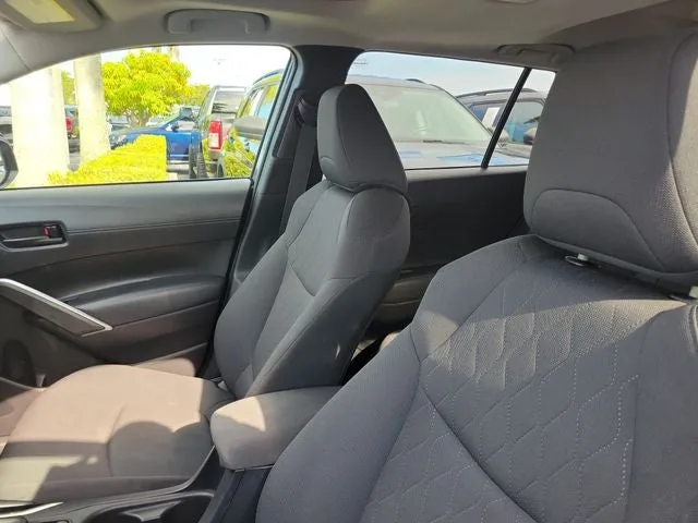 2022 Toyota Corolla Cross LE photo 9