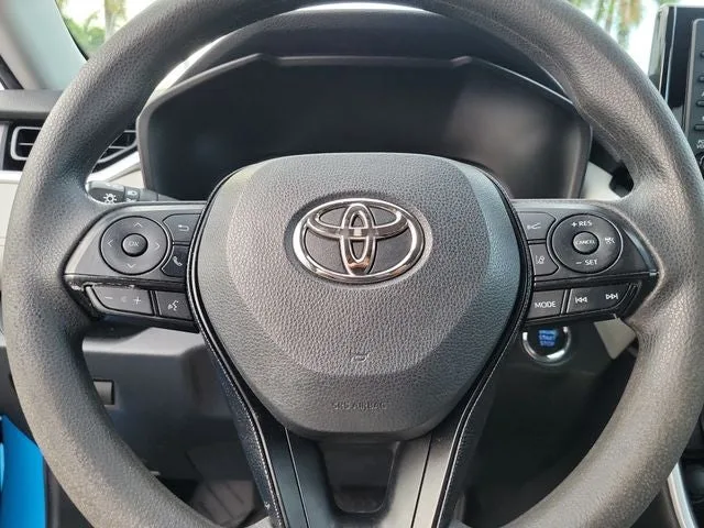 2020 Toyota RAV4 XLE photo 19