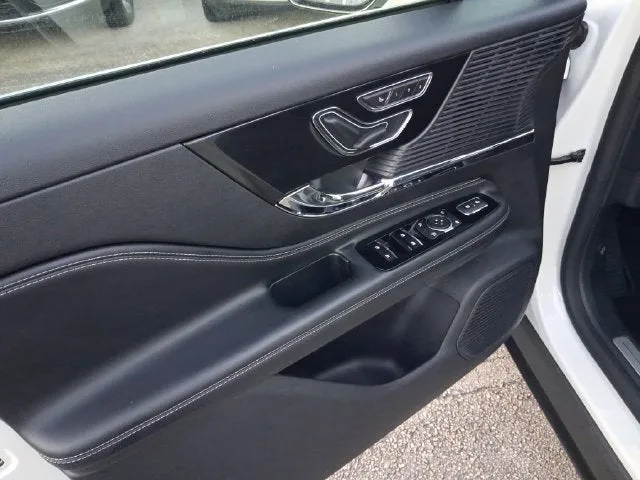 2022 Lincoln Corsair Standard photo 13