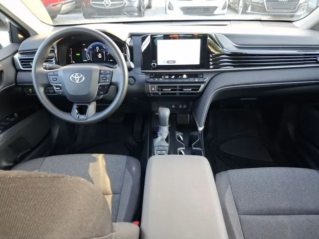 2025 Toyota Camry SE photo 7