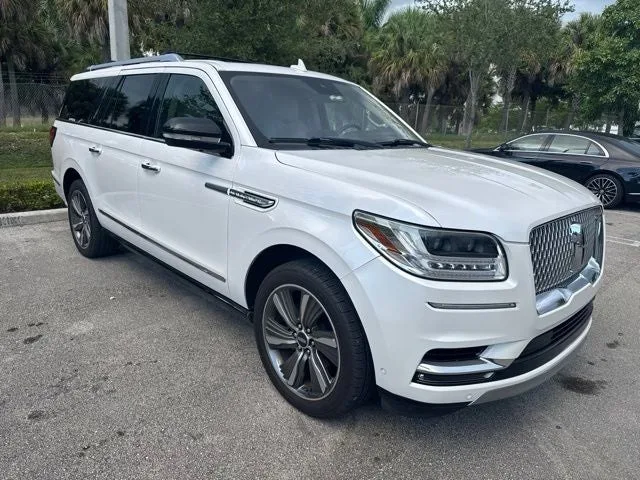 2019 Lincoln Navigator L Reserve photo 3