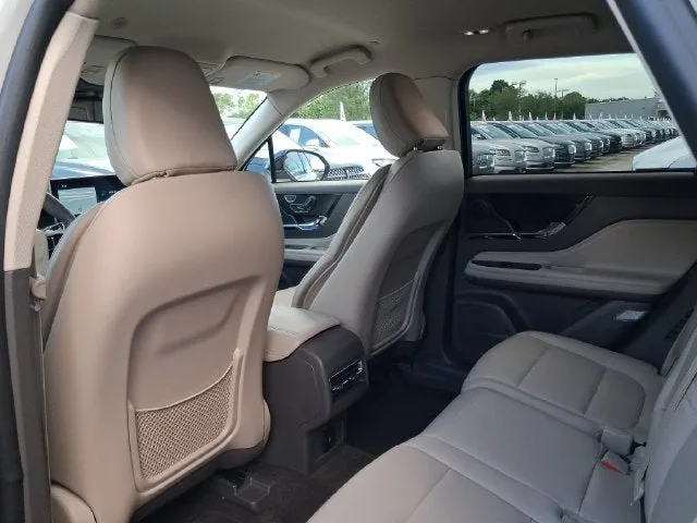 2023 Lincoln Corsair Standard photo 5
