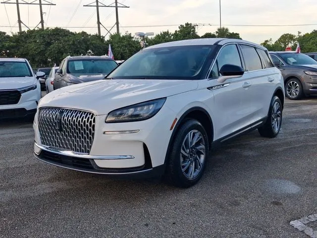 2023 Lincoln Corsair Standard photo 2