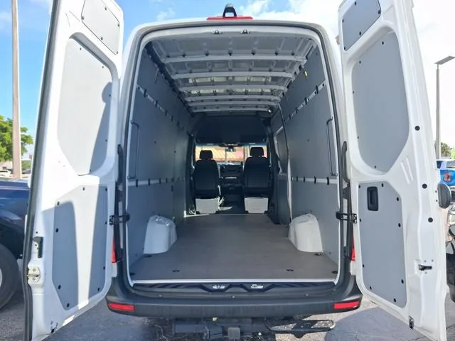 2025 Mercedes-Benz Sprinter 2500 Cargo 170 WB High Roof photo 5
