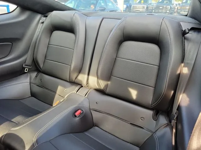 2022 Ford Mustang EcoBoost Premium photo 9