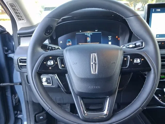 2023 Lincoln Corsair Standard photo 15