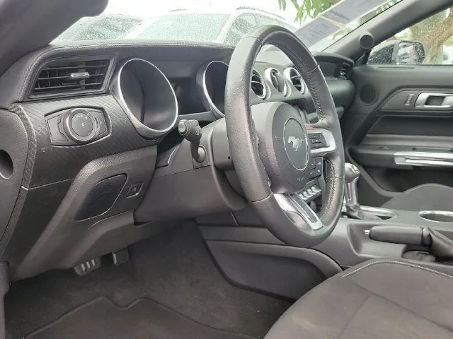 2022 Ford Mustang EcoBoost photo 7