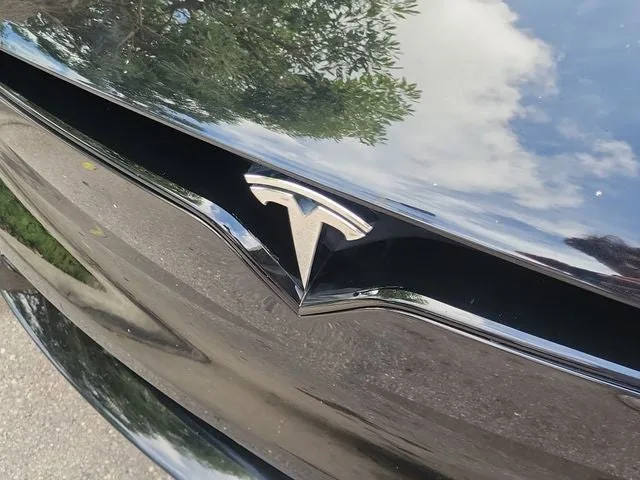 2022 Tesla Model X Plaid photo 3