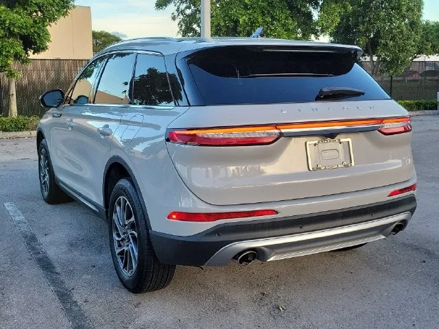 2022 Lincoln Corsair Standard photo 4
