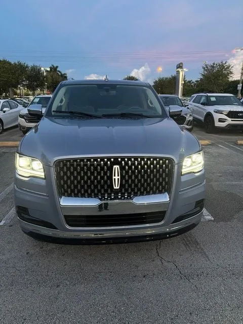 2022 Lincoln Navigator L Black Label photo 3