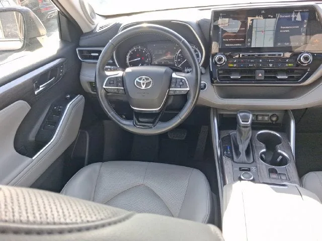 2021 Toyota Highlander Limited photo 8