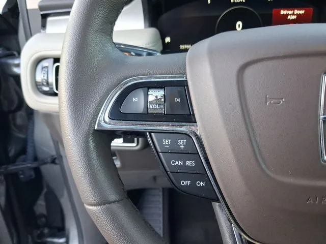 2023 Lincoln Nautilus Standard photo 17
