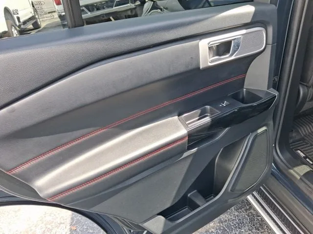 2022 Ford Explorer ST-Line photo 9