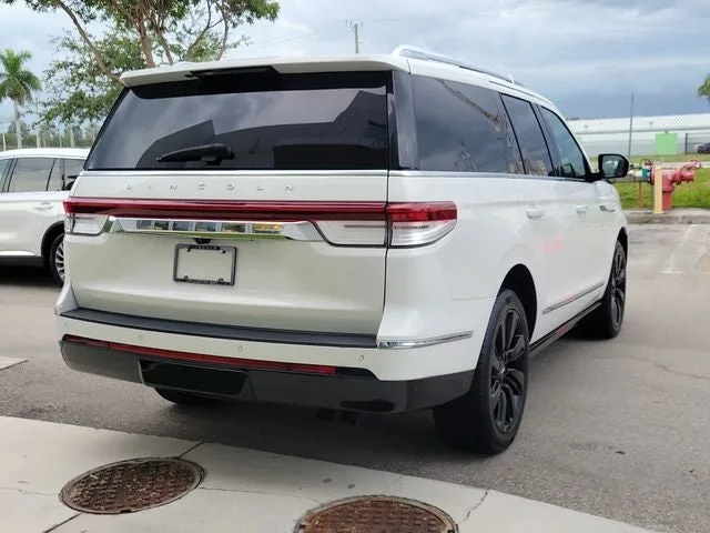 2022 Lincoln Navigator Reserve photo 6