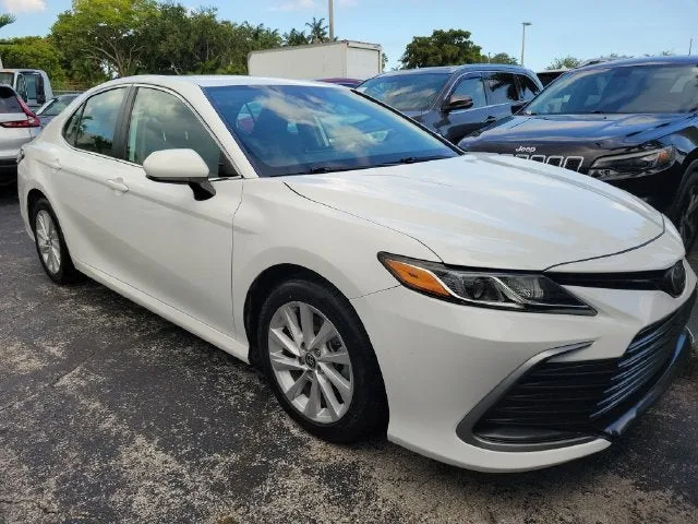 2022 Toyota Camry LE photo 2
