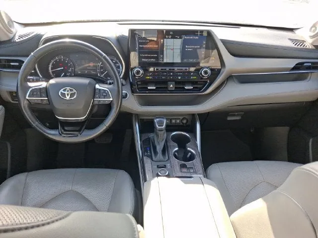 2021 Toyota Highlander Limited photo 7