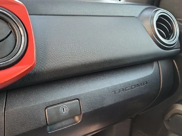 2020 Toyota Tacoma TRD Off-Road V6 photo 33
