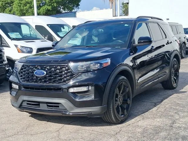 2023 Ford Explorer ST-Line photo 2