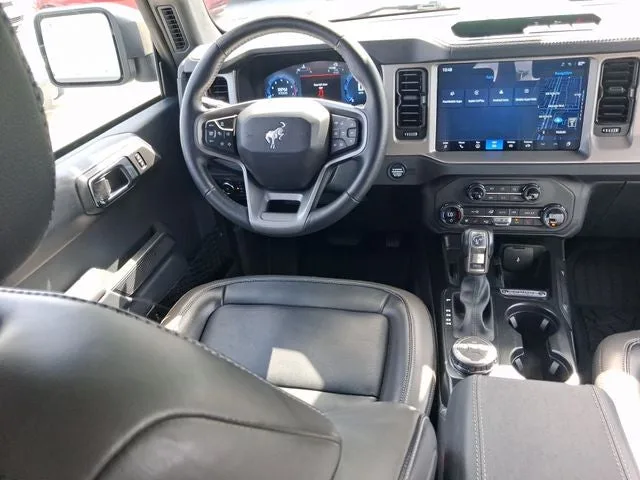 2025 Ford Bronco Outer Banks photo 8