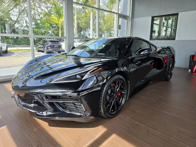2025 Chevrolet Corvette Stingray 2LT photo 2