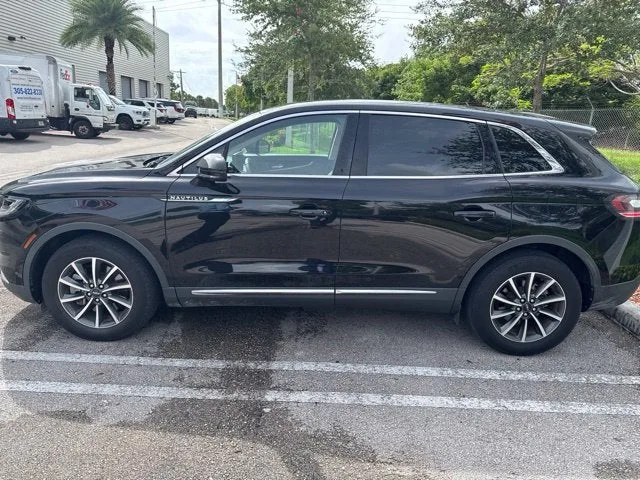 2022 Lincoln Nautilus Standard photo 5