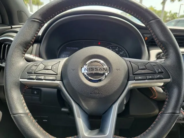 2021 Nissan Kicks SR photo 18