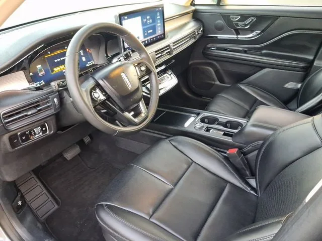 2023 Lincoln Corsair Standard photo 11