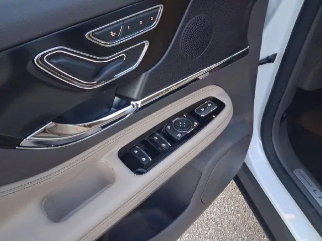 2024 Lincoln Corsair Premiere photo 14