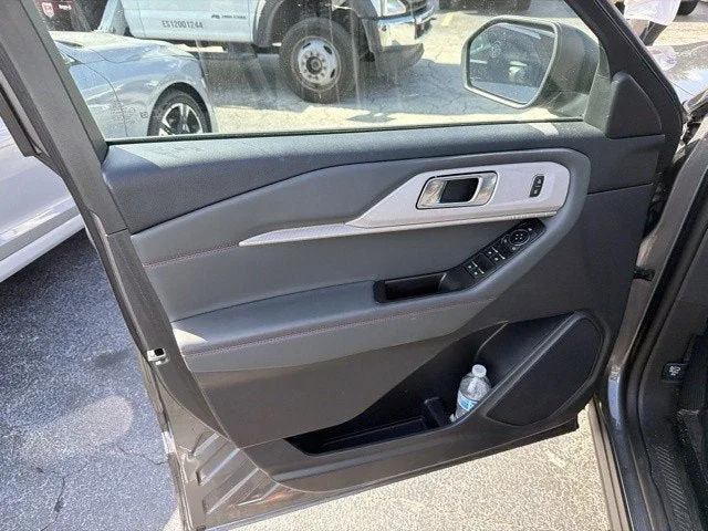 2025 Ford Explorer Active photo 10