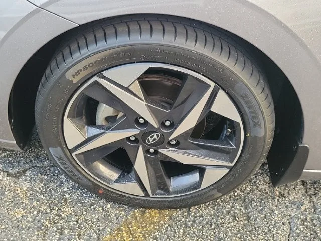 2022 Hyundai Elantra Limited photo 7