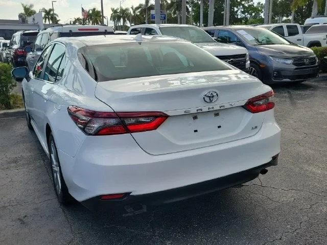 2022 Toyota Camry LE photo 4