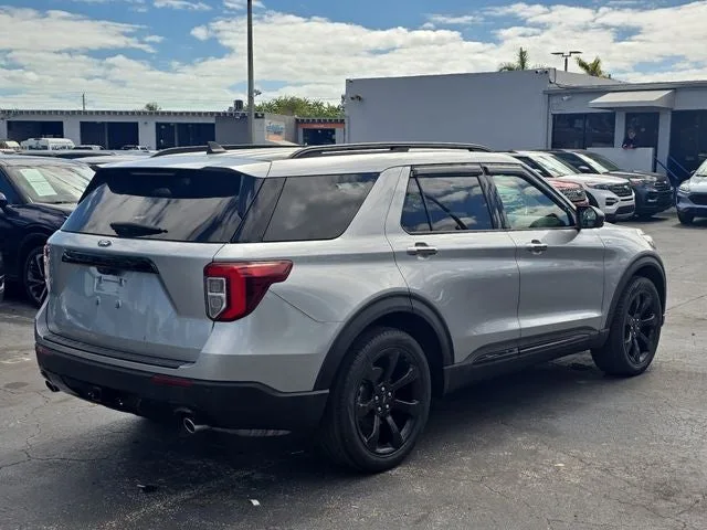 2023 Ford Explorer ST-Line photo 3