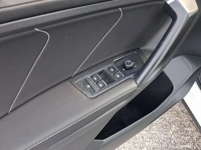 2022 Volkswagen Tiguan 2.0T SE photo 15