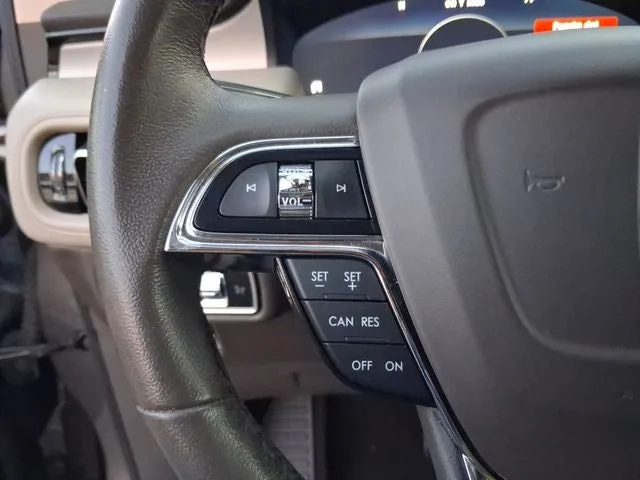 2023 Lincoln Nautilus Standard photo 17