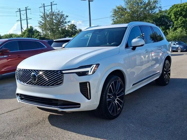 2026 Volvo XC90 B5 Plus photo 2