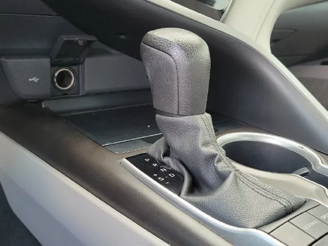 2022 Toyota Camry LE photo 25