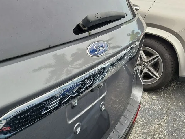 2021 Ford Explorer XLT photo 6