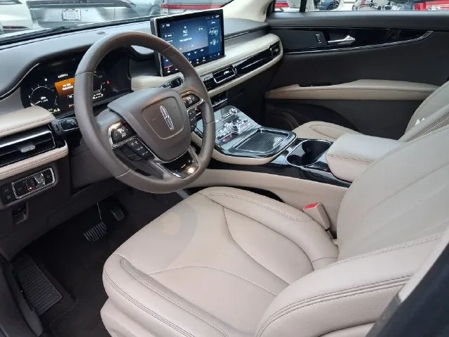 2023 Lincoln Nautilus Standard photo 11