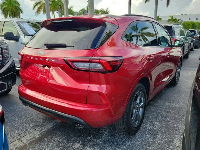 2024 Ford Escape ST-Line photo 3