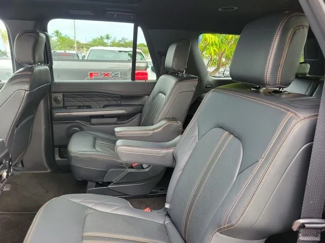 2023 Ford Expedition Max Platinum photo 12