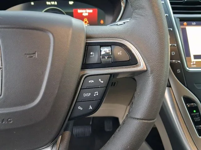 2019 Lincoln Nautilus Standard photo 18