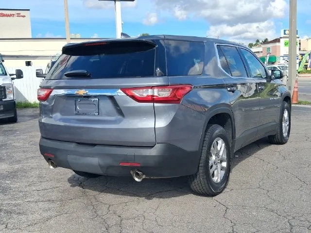 2021 Chevrolet Traverse LS photo 4