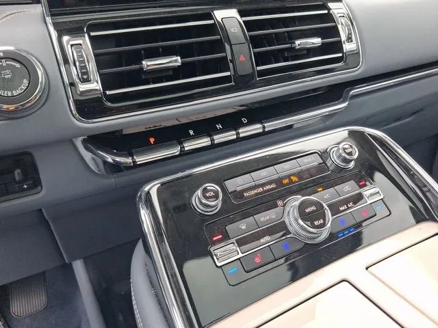 2022 Lincoln Navigator L Black Label photo 20