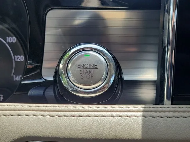 2022 Lincoln Corsair Standard photo 23