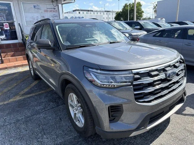 2025 Ford Explorer Active photo 3