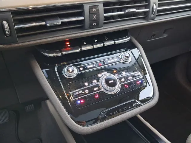 2021 Lincoln Corsair Standard photo 21